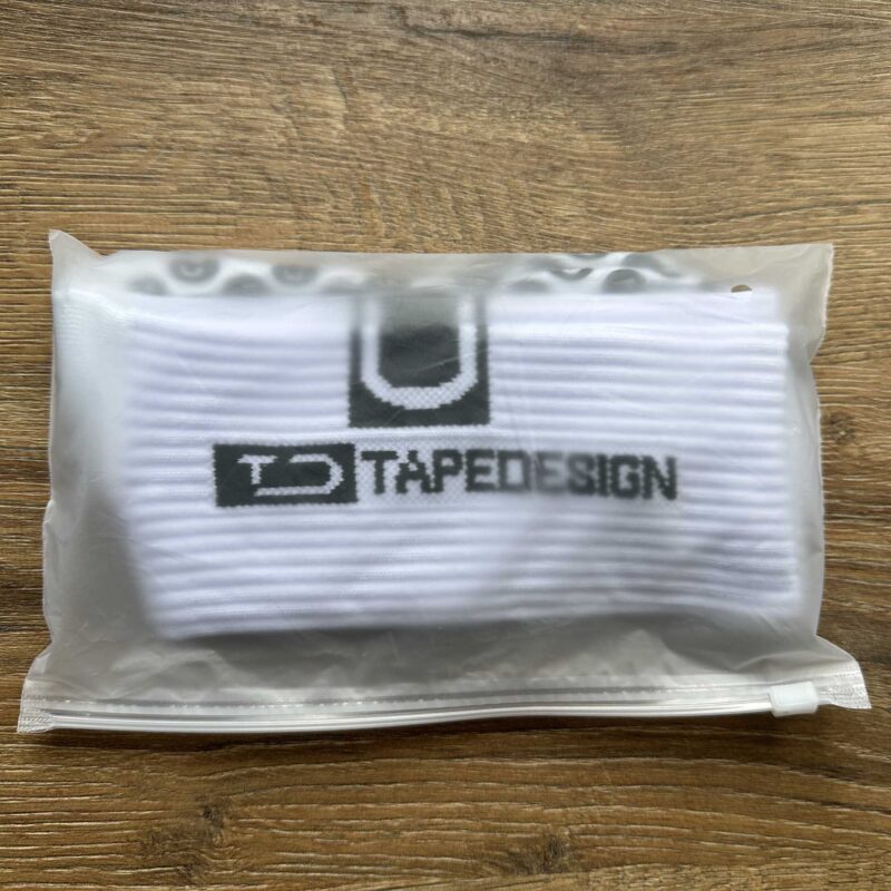 Biele športové ponožky v balení, TAPEDESIGN logo.