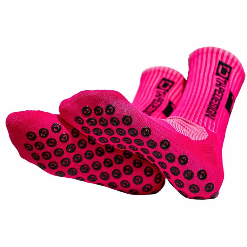 Ružové športové ponožky s protišmykovými bodkami.