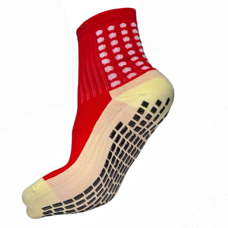 Červeno-biela športová ponožka na bielej podložke.