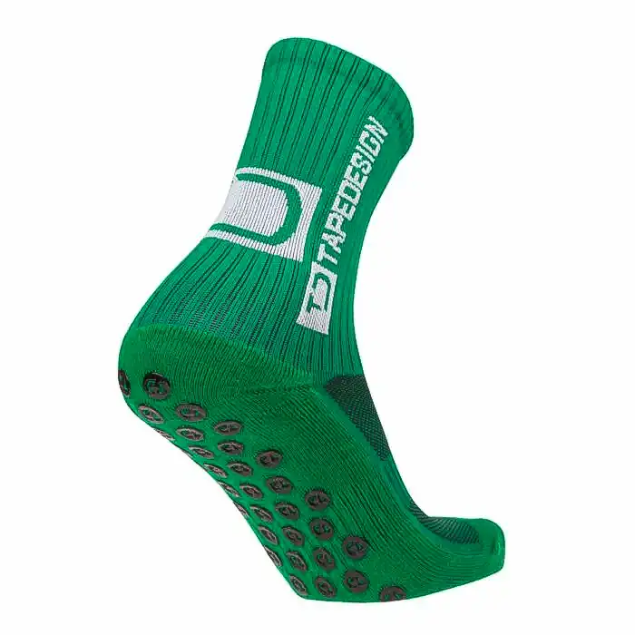 Zelená športová ponožka s protišmykovými bodkami.