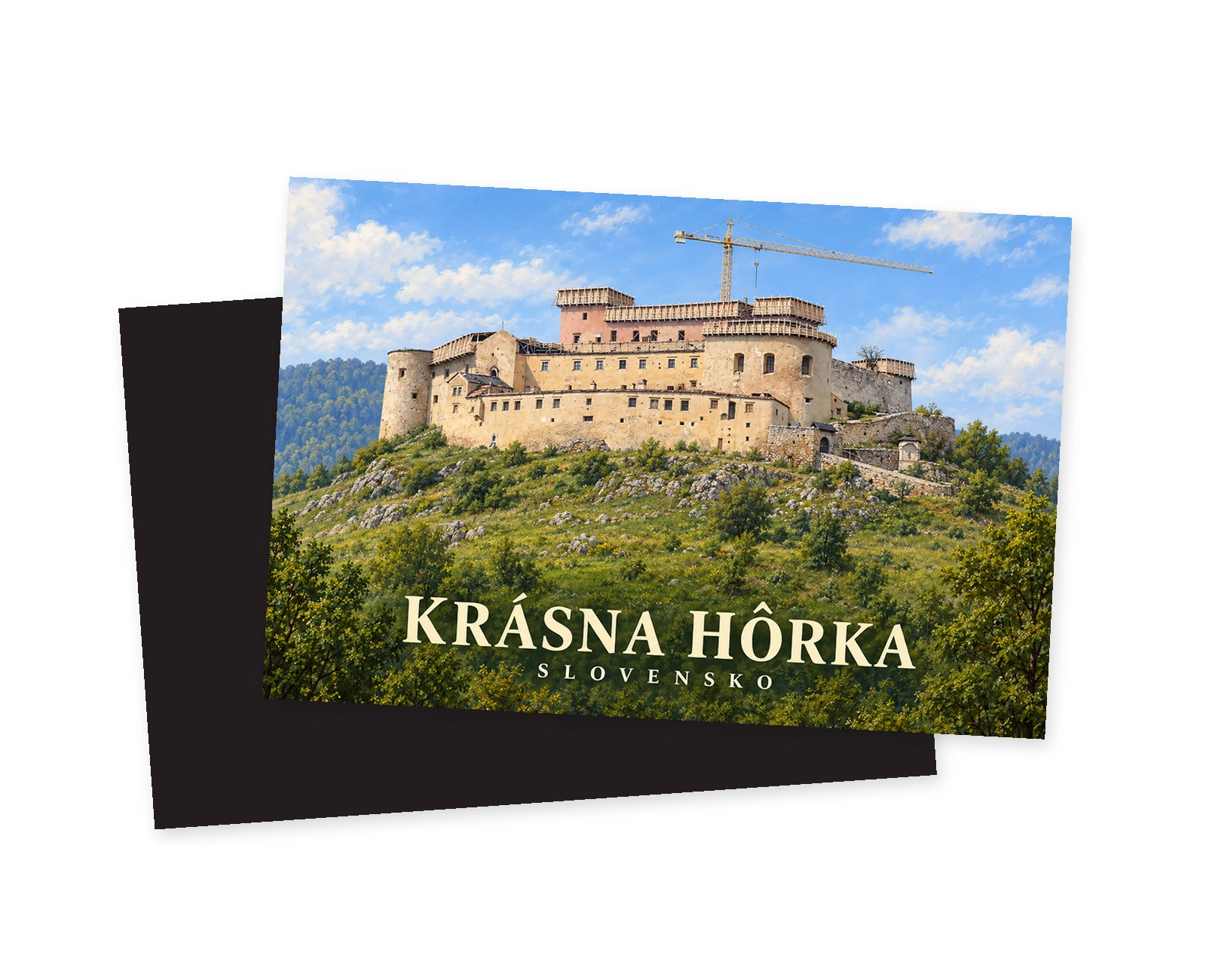 Náhľad magnetky Krásna Hôrka, na prednej strane hrad so stavebným žeriavom nad zeleným svahom; za ňou je posunutá tmavá zadná strana na bielom pozadí.