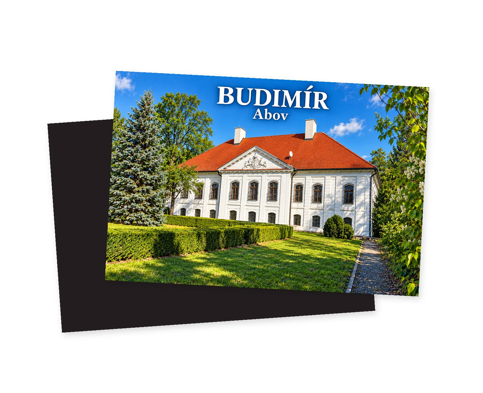 Grafický pohľad na biely kaštieľ v Budimíre s červenou strechou, dvoma komínmi, živými plotmi a nápismi BUDIMÍR a Abov.