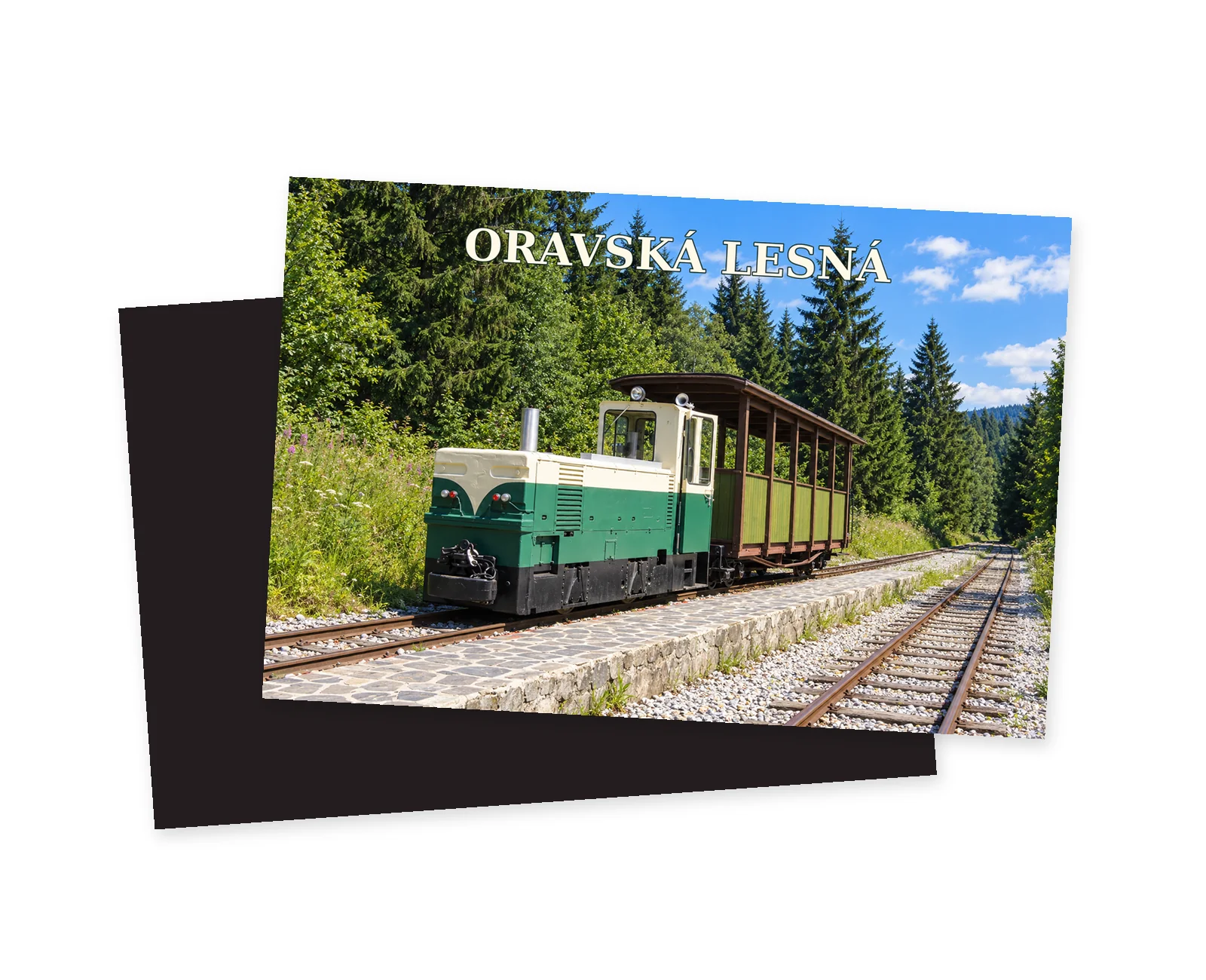 Predná strana magnetky s grafikou zeleno-krémovej lokomotívy DH100 ťahajúcej drevený vozeň po úzkorozchodnej trati v lese, hore nápis ORAVSKÁ LESNÁ. Za ňou je tmavá zadná strana.