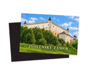 Náhľad magnetky so svetlou fasádou Zvolenského zámku, vežičkami a nápisom ZVOLENSKÝ ZÁMOK; vedľa je tmavá zadná strana.